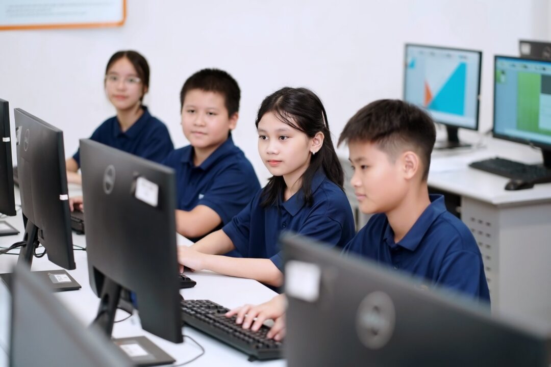 Chương trình  chính khóa