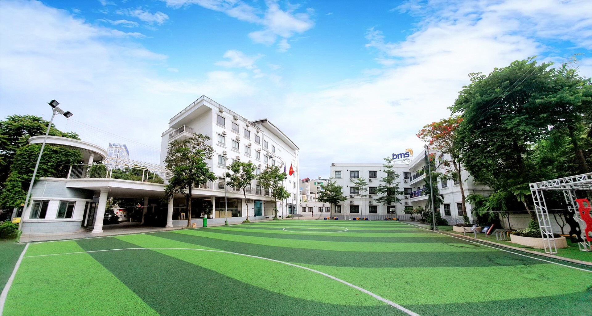 Trường THCS - THPT Ban Mai thông báo bảng đánh giá tiêu chí trường học an toàn